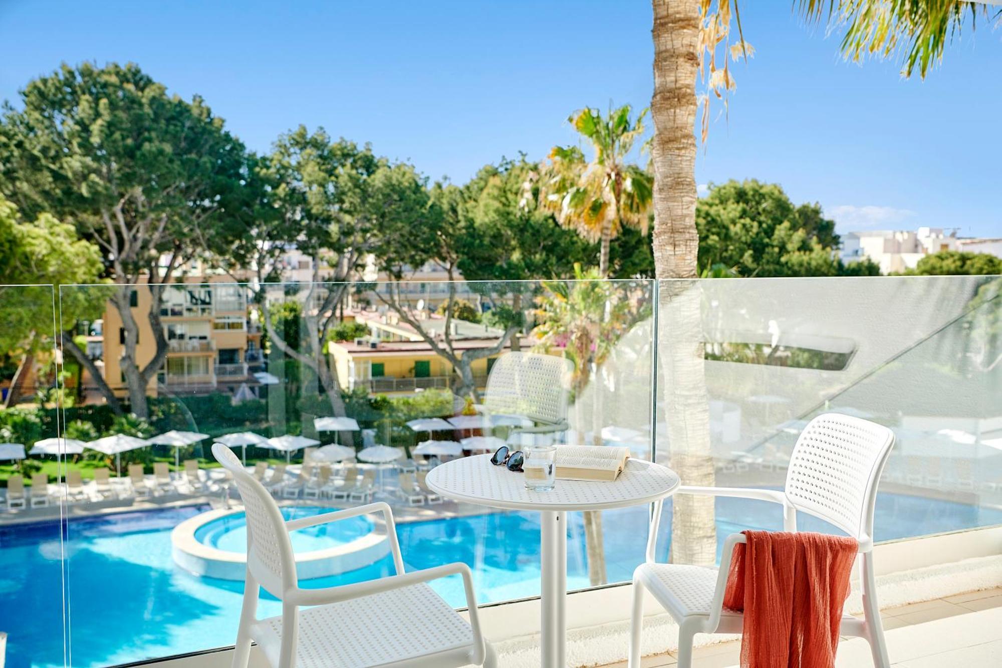 Double or Twin Room Pool View